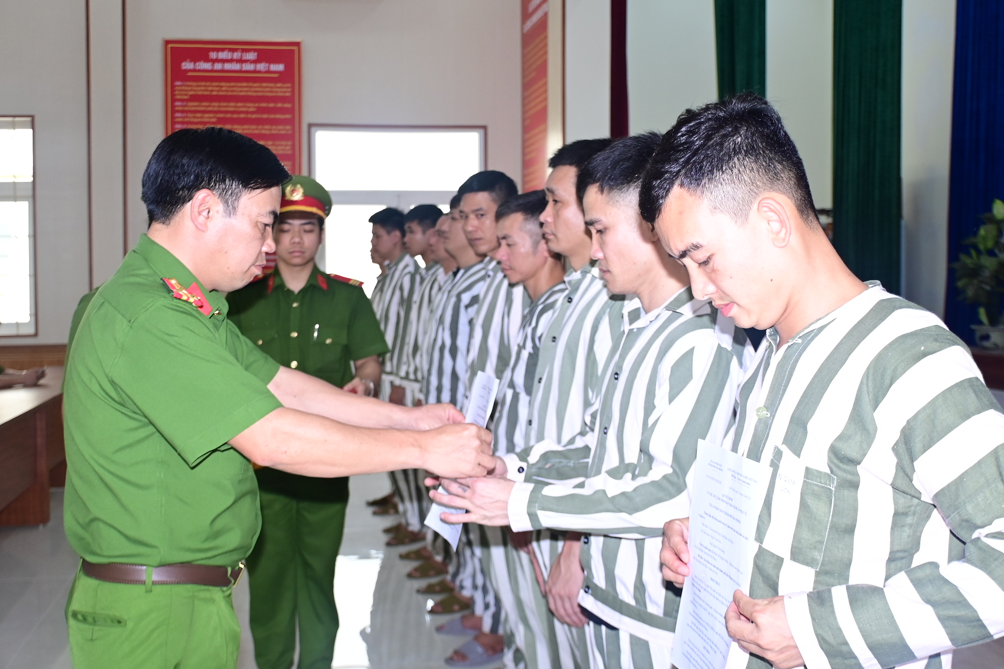 Công bố 38 Quyết định giảm thời hạn chấp hành án phạt tù cho phạm nhân đợt 30/4/2024